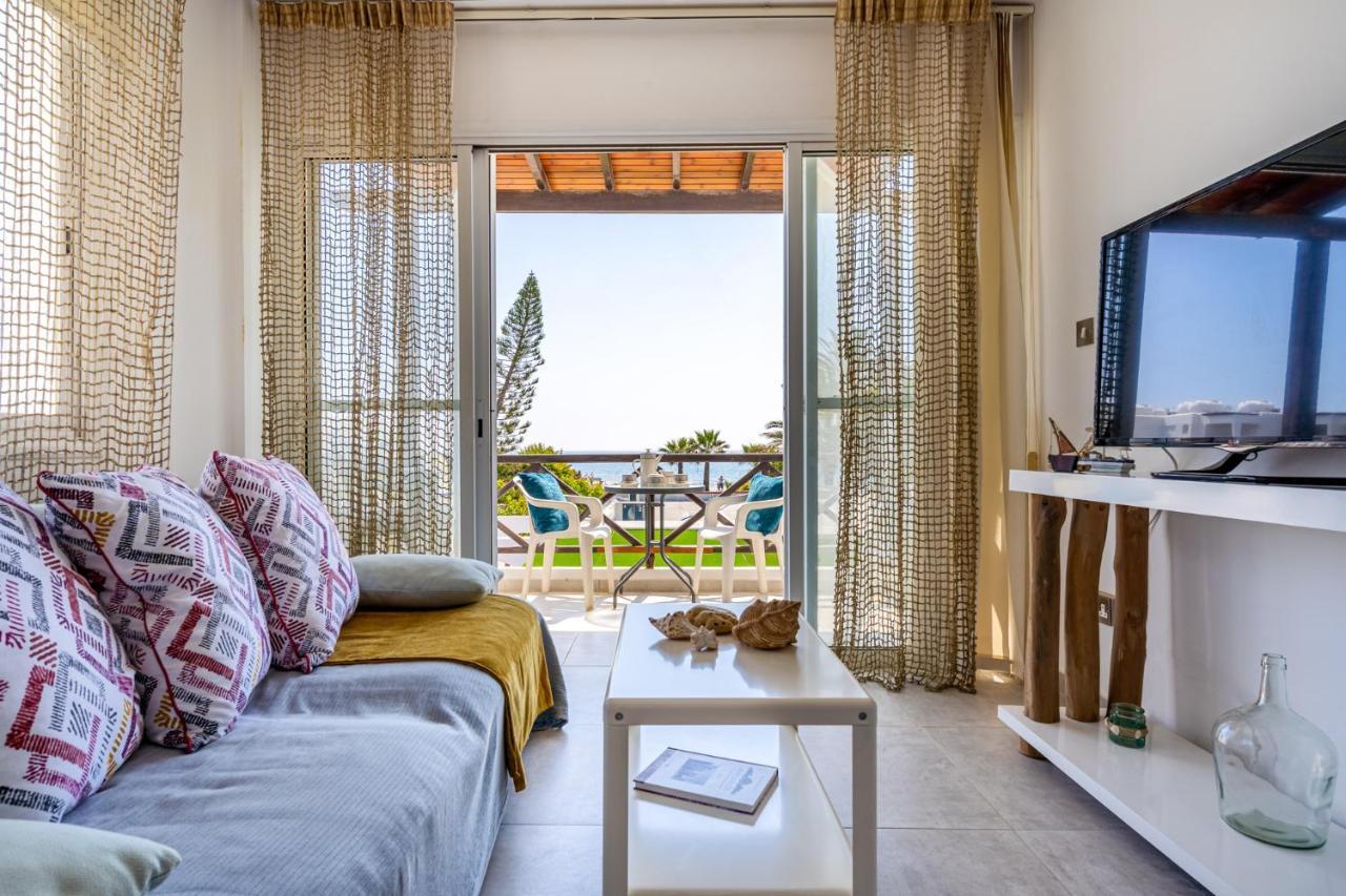 Seawaves 1- Bedroom Apartment Near Meneou Beach Larnaca Dış mekan fotoğraf