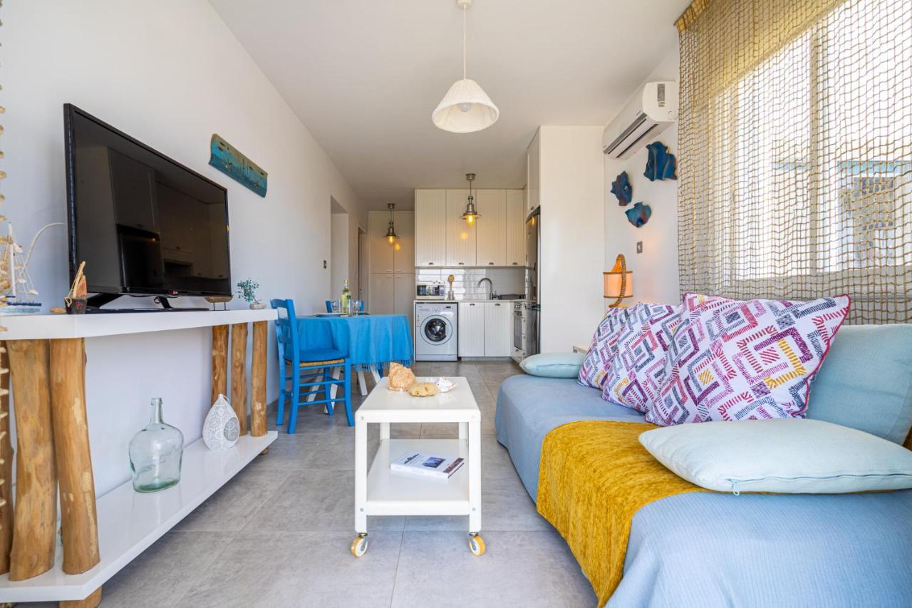 Seawaves 1- Bedroom Apartment Near Meneou Beach Larnaca Dış mekan fotoğraf